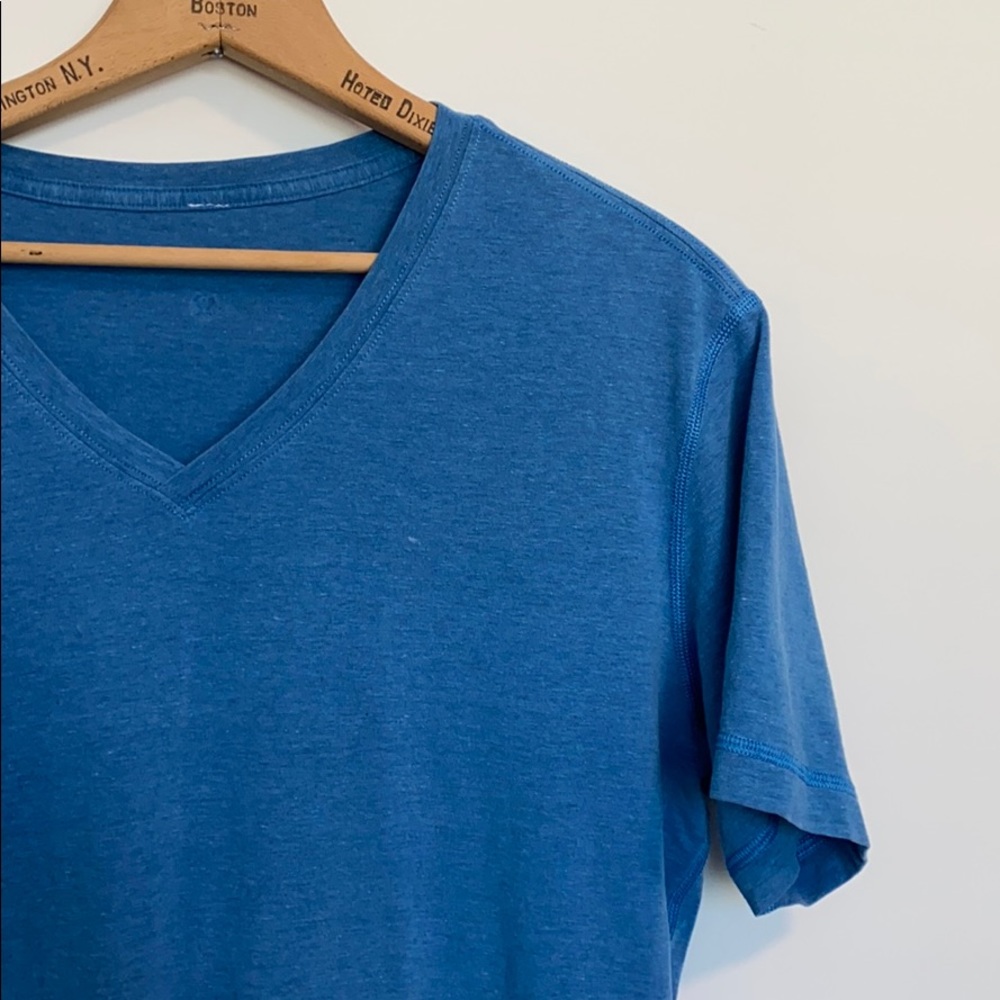 Lululemon t shirt
